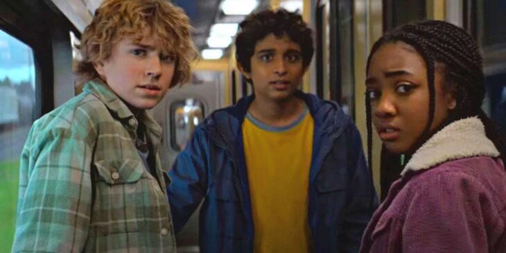 Trio de Percy Jackson em vagão de trem