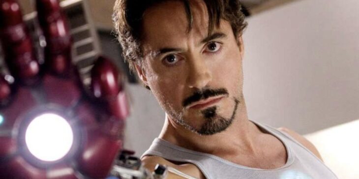 Robert Downey Jr. como Tony Stark, o Homem de Ferro