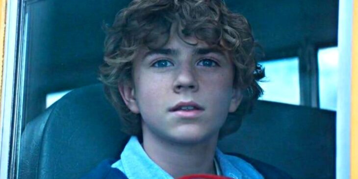 Walker Scobell com visual de Percy Jackson