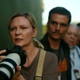 Kirsten Dunst e Wagner Moura em Guerra Civil