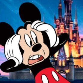 Mickey surpreso e castelo da Disney