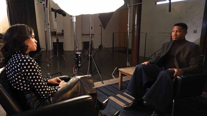 Jonathan Majors em pronunciamento no ABC News