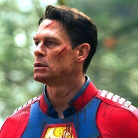 John Cena em cena tensa de Pacificador