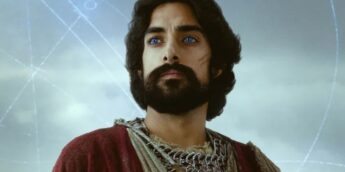 Eman Esfandi caracterizado como Ezra Bridger em Ahsoka