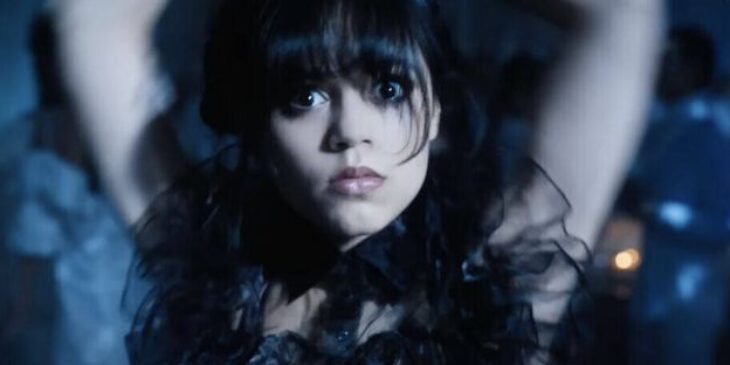 Jenna Ortega dançando em Wandinha