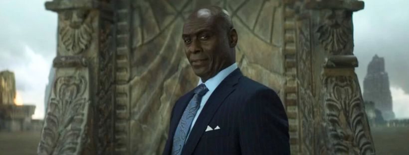 Lance Reddick é Zeus