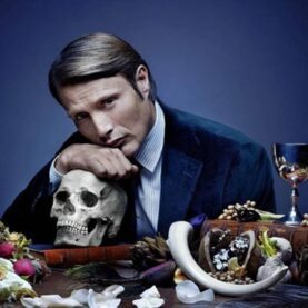 Mads Mikkelsen como Hannibal