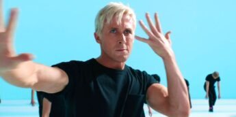 Ryan Gosling em cena de I'm Just Ken, em Barbie