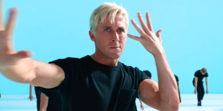 Ryan Gosling em cena de I'm Just Ken, em Barbie
