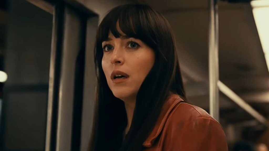 Dakota Johnson em cena de tensão de Madame Teia