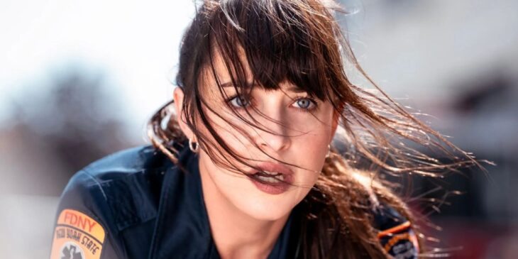 Dakota Johnson no filme Madame Teia