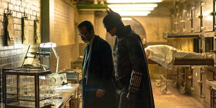 Jeffrey Wright e Robert Pattinson no filme Batman
