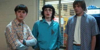 Finn Wolfhard com membros do elenco de Stranger Things