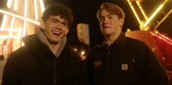 Joe Locke e Kit Connor no set da 3ª temporada de Heartstopper