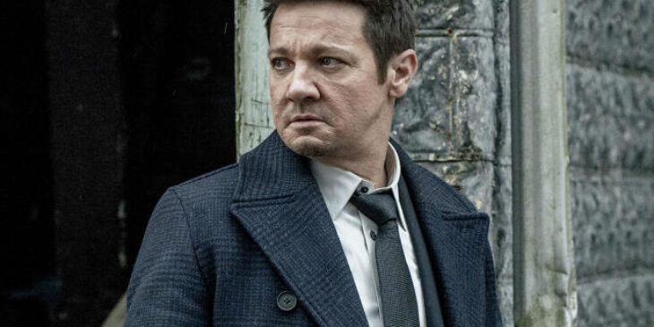 Jeremy Renner em O Dono de Kingstown