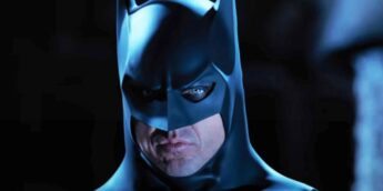 Michael Keaton com traje de Batman