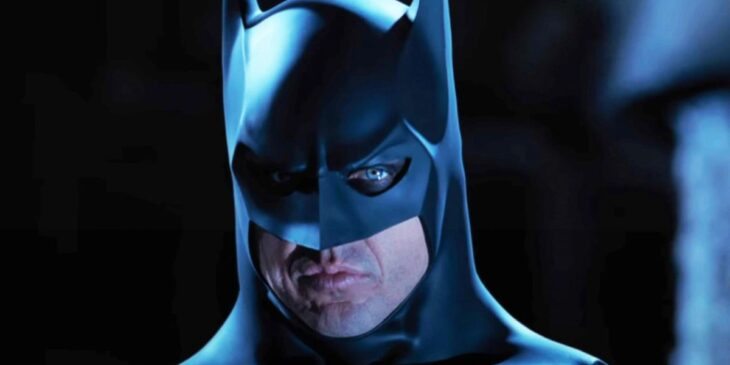 Michael Keaton com traje de Batman