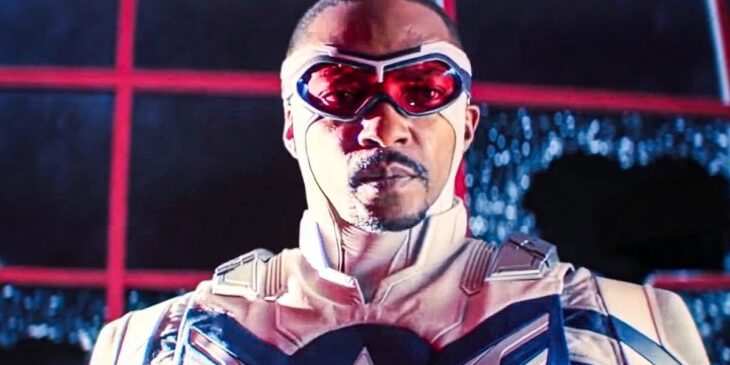 Anthony Mackie com uniforme do Capitão América