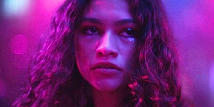 Zendaya como Rue na série Euphoria