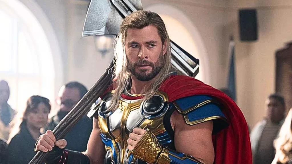 Chris Hemsworth caracterizado como THor