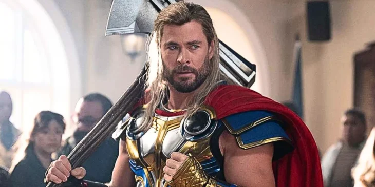 Chris Hemsworth caracterizado como THor
