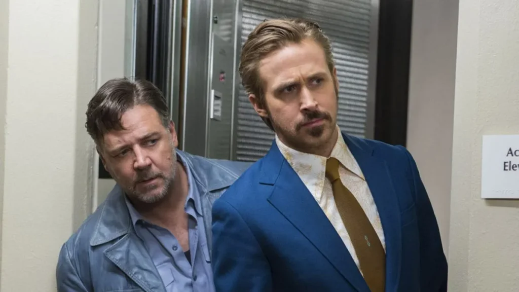 Ryan Gosling e Russell Crowe em Os Caras Legais