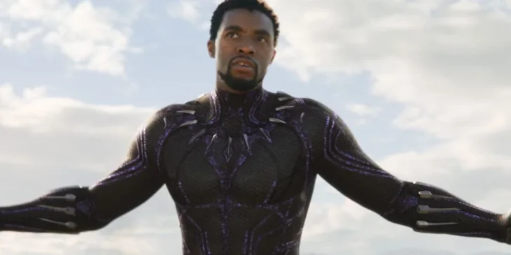 Chadwick Boseman como T'Challa, o Pantera Negra