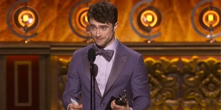 Daniel Radcliffe recebendo prêmio Tony