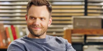 Joel McHale como Jeff em Community