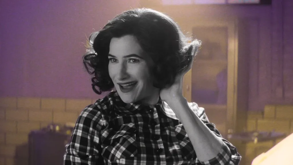Kathryn Hahn na série Agatha Desde Sempre