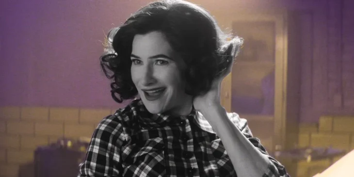 Kathryn Hahn na série Agatha Desde Sempre
