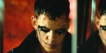 Bill Skarsgård na releitura de O Corvo