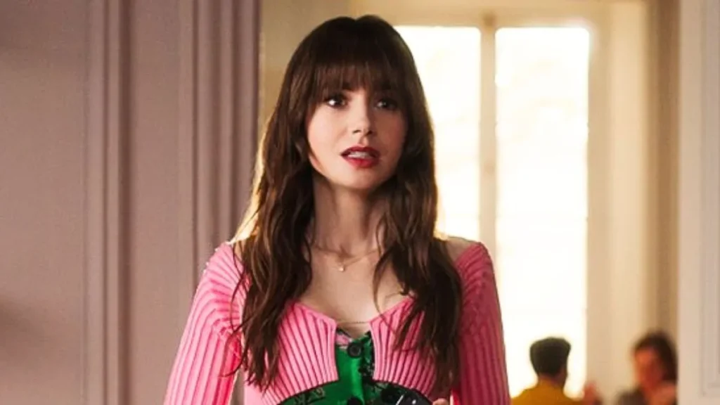 Lily Collins na Parte 1 da 4ª temporada de Emily em Paris