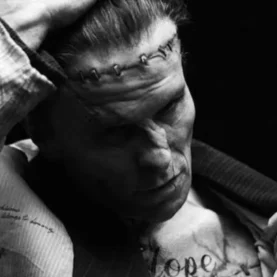 Christian Bale como Frankenstein