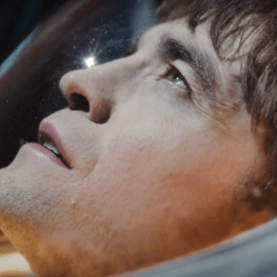 Mickey 17, com Robert Pattinson, ganha trailer oficial