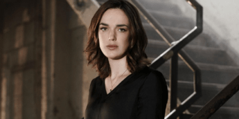 Elizabeth Henstridge em Superman