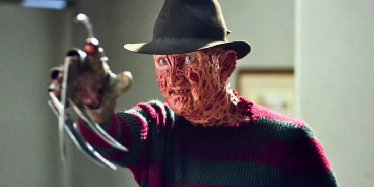 Robert Englund é Freddy Krueger em A Hora do Pesadelo
