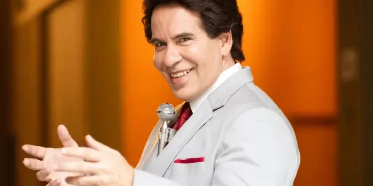 Leandro Hassum como Sílvio Santos