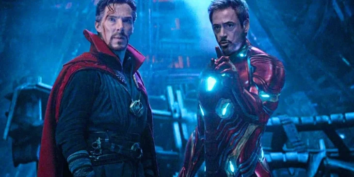 Benedict Cumberbatch e Robert Downey Jr em Vingadores