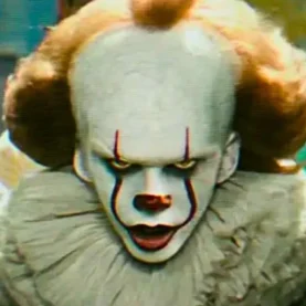 Bill Skarsgard como Pennywise em IT