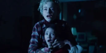 Julia Garner em Lobisomem