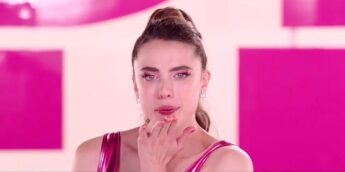 Margaret Qualley em A Substância