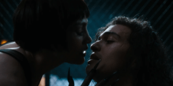 O Beijo da Mulher Aranha | Reboot ganha imagens oficiais com Jennifer Lopez e Diego Luna