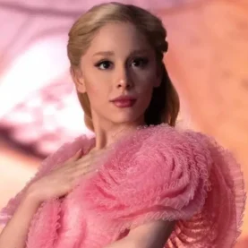 Ariana Grande como Galinda em Wicked