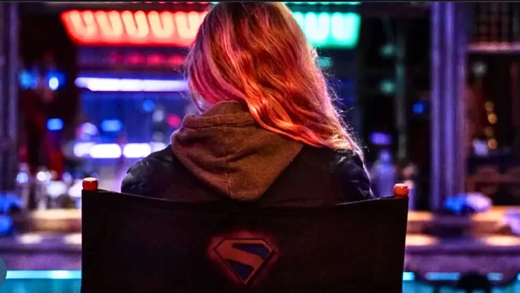 Milly Alcock na produção de Supergirl A Mulher do Amanhã