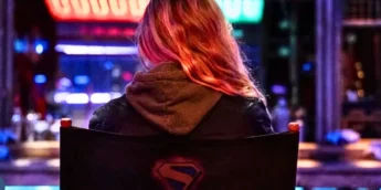 Milly Alcock na produção de Supergirl A Mulher do Amanhã