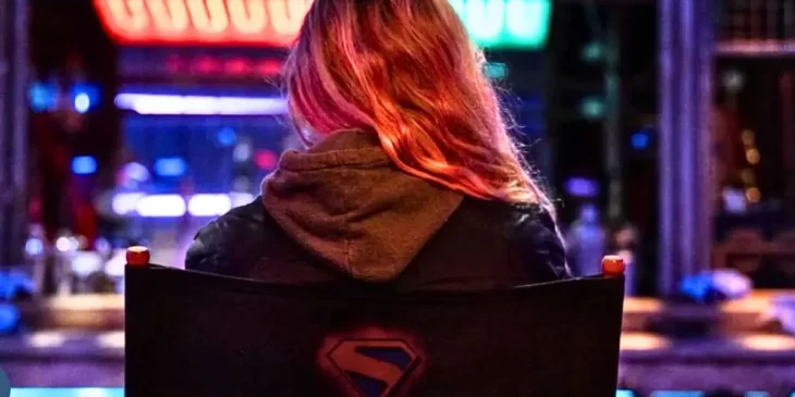 Milly Alcock na produção de Supergirl A Mulher do Amanhã