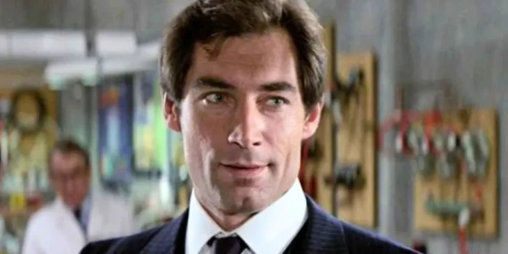 Timothy Dalton como James Bond em 007