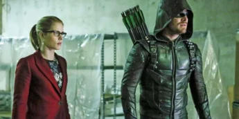Emily Bett Richards e Stephen Amell em Arrow