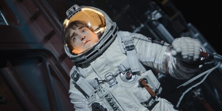 Mickey 17 robert pattinson